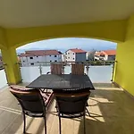The Yellow House Apartament