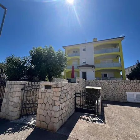 The Yellow House Apartman