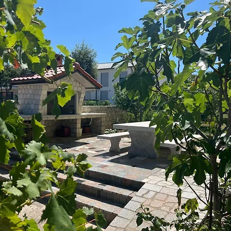 The Yellow House Apartman Sveti Anton (Krk)