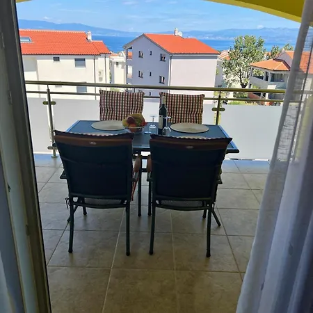 The Yellow House Apartman *