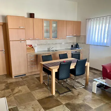 The Yellow House * Sveti Anton (Krk)